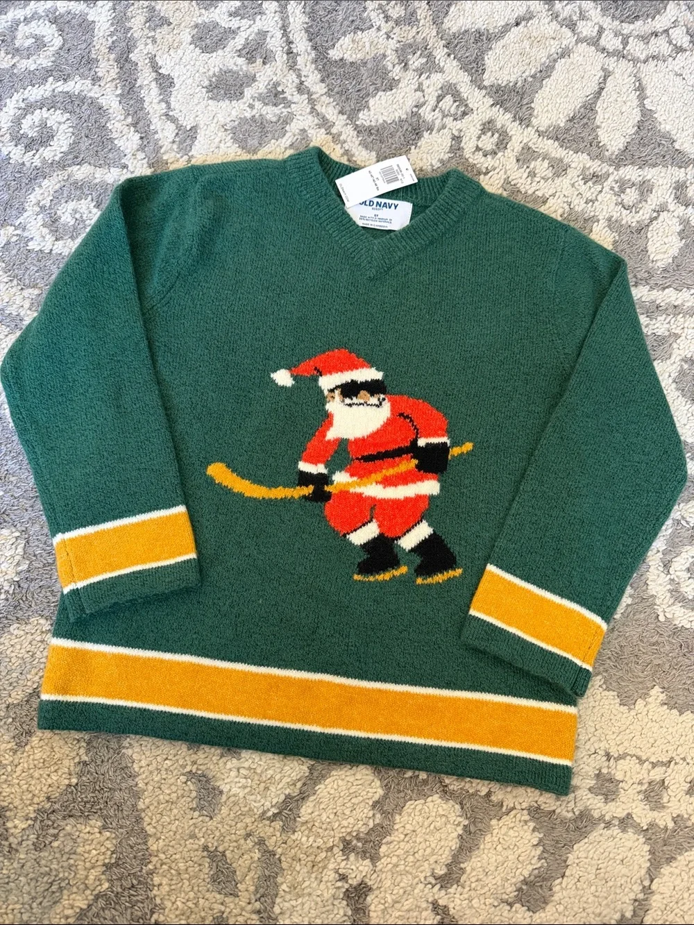 Old Navy boys’ Christmas hockey Santa sweater jersey, size 5T NWT!